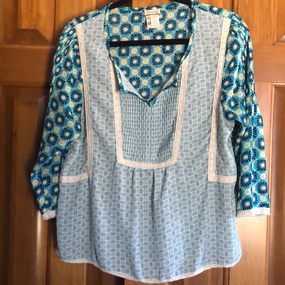 Lovely shirt with 3/4 sleeves, lace accents, only worn few times